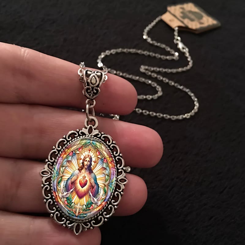 Collar del Sagrado Corazón de Jesús: Pieza Eterna que Encarna el Amor Divino