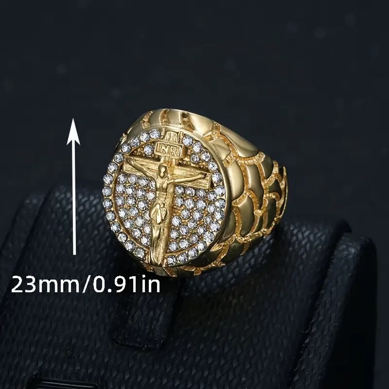 Adorna tu Fe: Anillo Crucifijo con Patrón Dorado Divino y Gemas