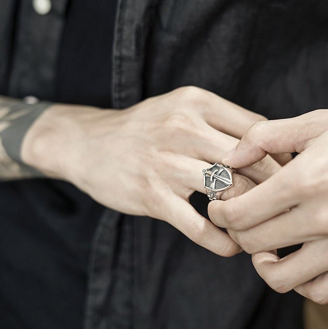 Anillo Escudo, Espada e Iris de Fe Inmortal: Símbolo de Fe y Fortaleza