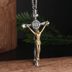 Collar Crucifijo de Acero Artesanal en Dos Tonos - El Sacrificio Divino