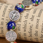 Pulsera Artesanal de Bendición Divina con Cuentas de Cloisonné Azul: Símbolo de Fe