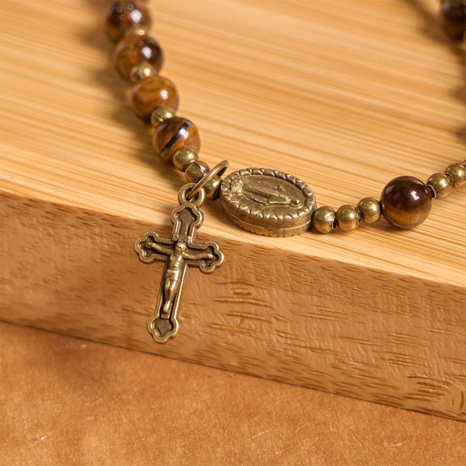 Pulsera Rosario Elástica Artesanal de Ojo de Tigre: Joya Espiritual de Doble Uso