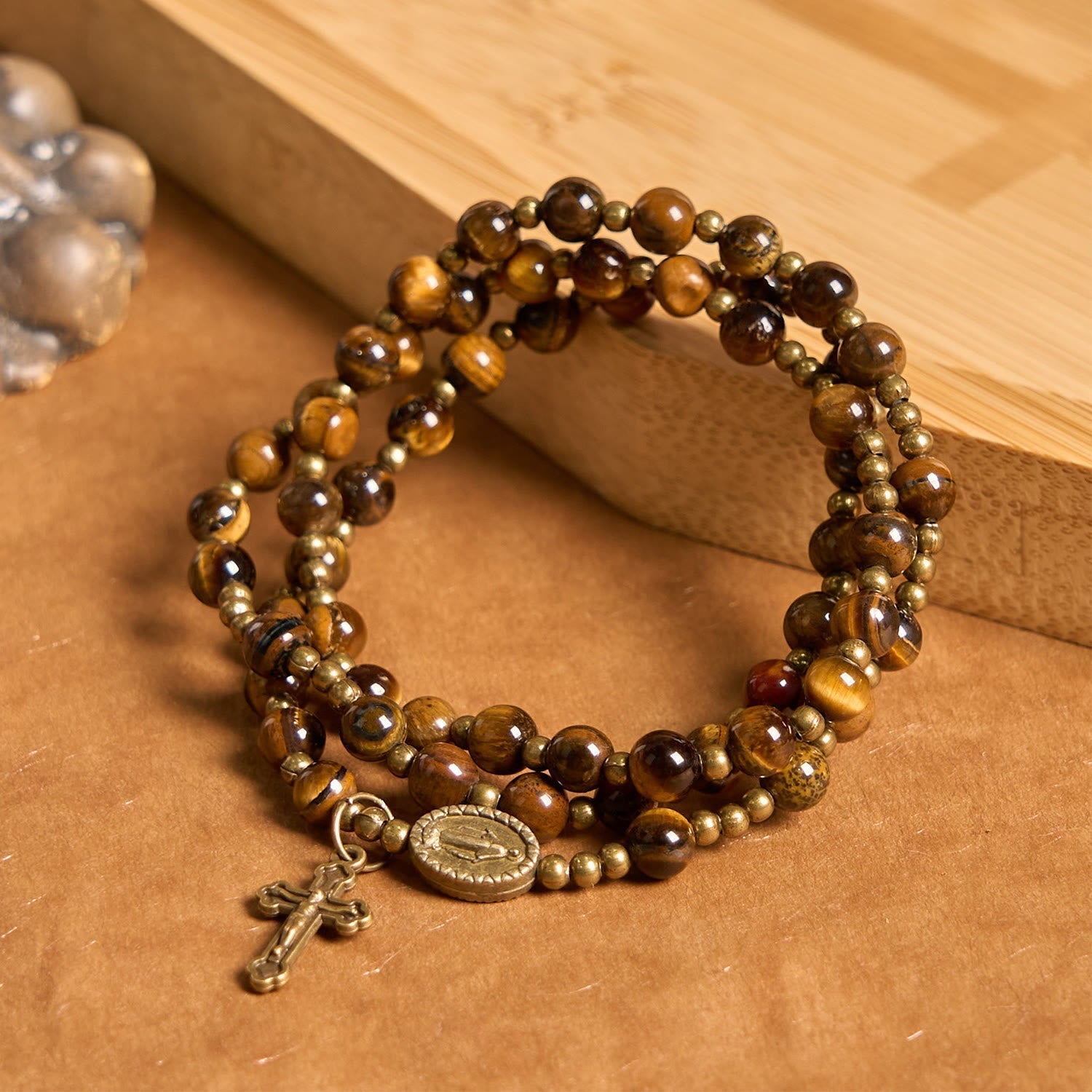 Pulsera Rosario Elástica Artesanal de Ojo de Tigre: Joya Espiritual de Doble Uso