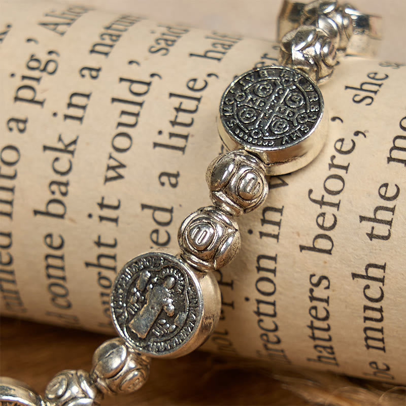 Pulsera de Rosa con Crucifijo de San Benito: Accesorio Cristiano Eterno de Fe Diaria