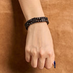 Pulsera de Madera con Cruz en 3 Colores: Símbolo de Devoción y Belleza