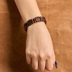 Pulsera de Madera con Cruz en 3 Colores: Símbolo de Devoción y Belleza