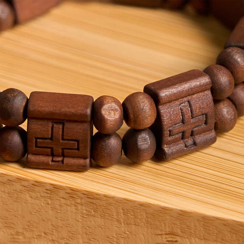 Pulsera de Madera con Cruz en 3 Colores: Símbolo de Devoción y Belleza