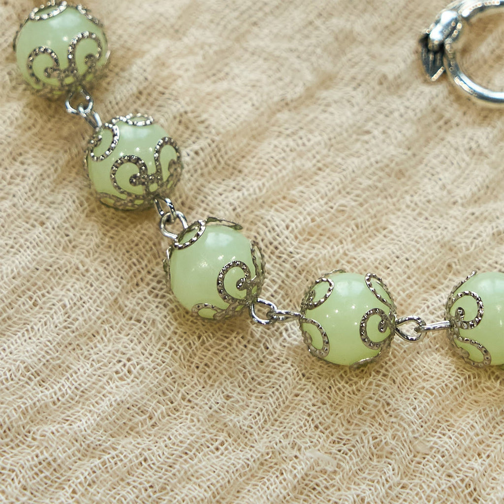 Pulsera Luminosa de Cuentas Verdes con Crucifijo y Rosa: Luz de Fe
