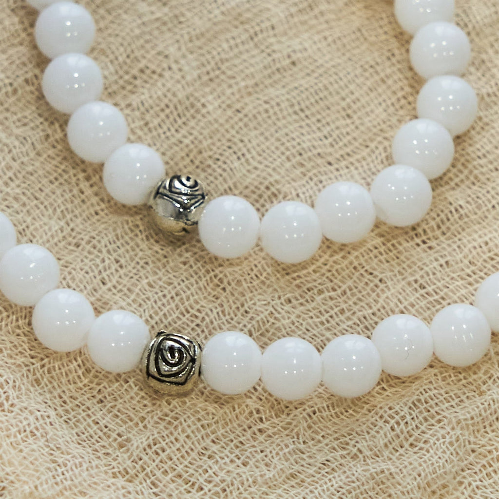 Pulsera Rosario de Cuentas Blancas de 6 mm con Medalla Milagrosa y Crucifijo: Símbolo de Fe