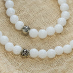 Pulsera Rosario de Cuentas Blancas de 6 mm con Medalla Milagrosa y Crucifijo: Símbolo de Fe