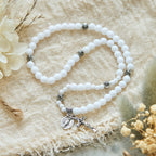 Pulsera Rosario de Cuentas Blancas de 6 mm con Medalla Milagrosa y Crucifijo: Símbolo de Fe