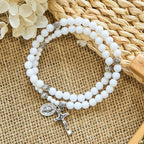 Pulsera Rosario de Cuentas Blancas de 6 mm con Medalla Milagrosa y Crucifijo: Símbolo de Fe