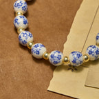 Pulsera de Inspiración Floral con Medalla de la Virgen y Cruz: Fe y Estilo