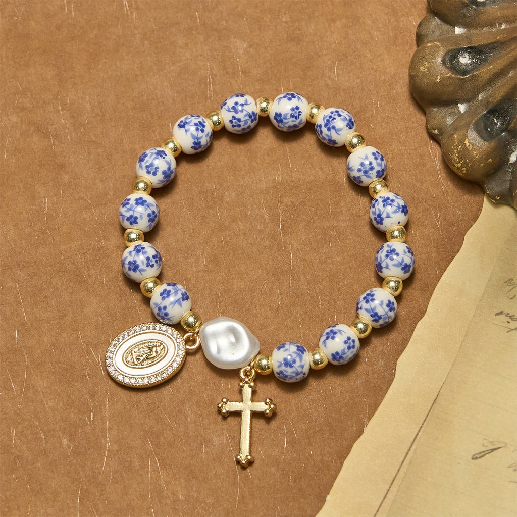 Pulsera de Inspiración Floral con Medalla de la Virgen y Cruz: Fe y Estilo