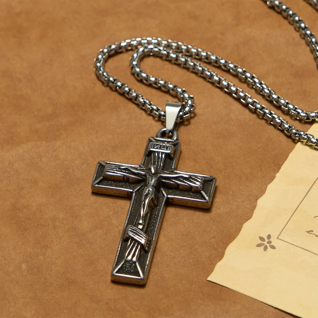 Collar con Dije Crucifijo Estilo Retro Clásico: Emblema de Fe
