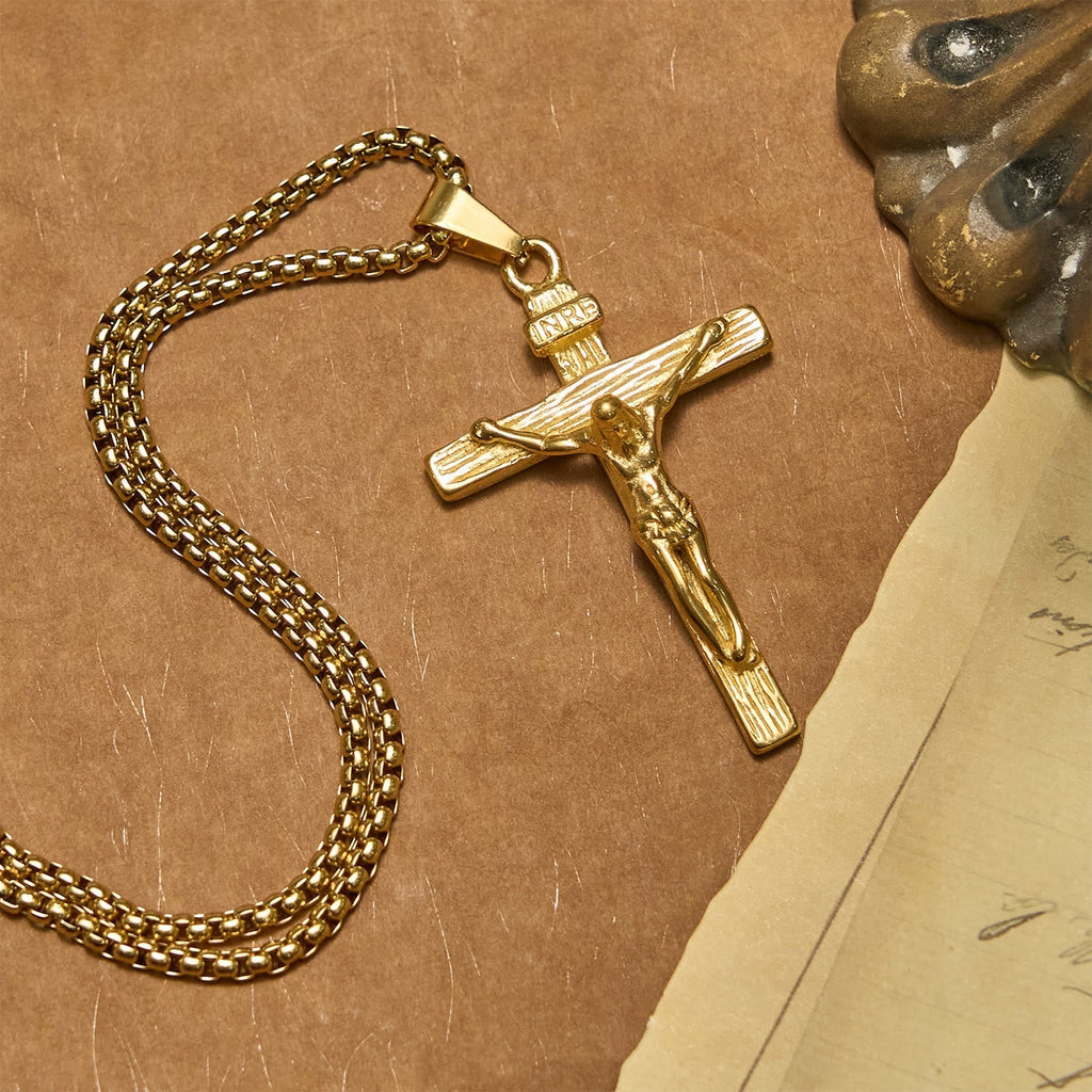 Collar con Dije Crucifijo en 3 Colores: Amuleto Divino de Fe