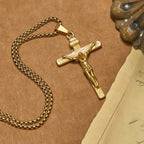 Collar con Dije Crucifijo en 3 Colores: Amuleto Divino de Fe