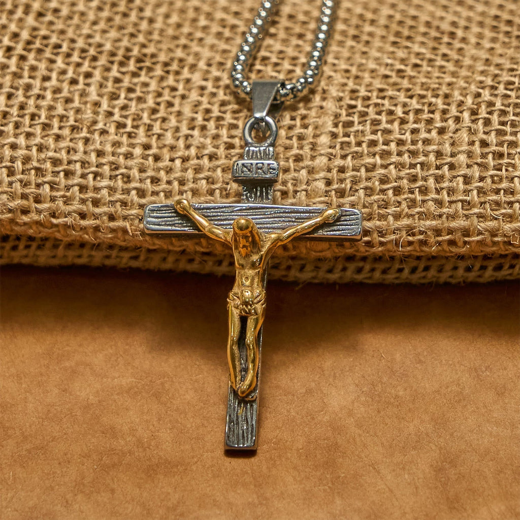 Collar con Dije Crucifijo en 3 Colores: Amuleto Divino de Fe
