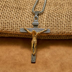 Collar con Dije Crucifijo en 3 Colores: Amuleto Divino de Fe