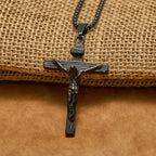Collar con Dije Crucifijo en 3 Colores: Amuleto Divino de Fe