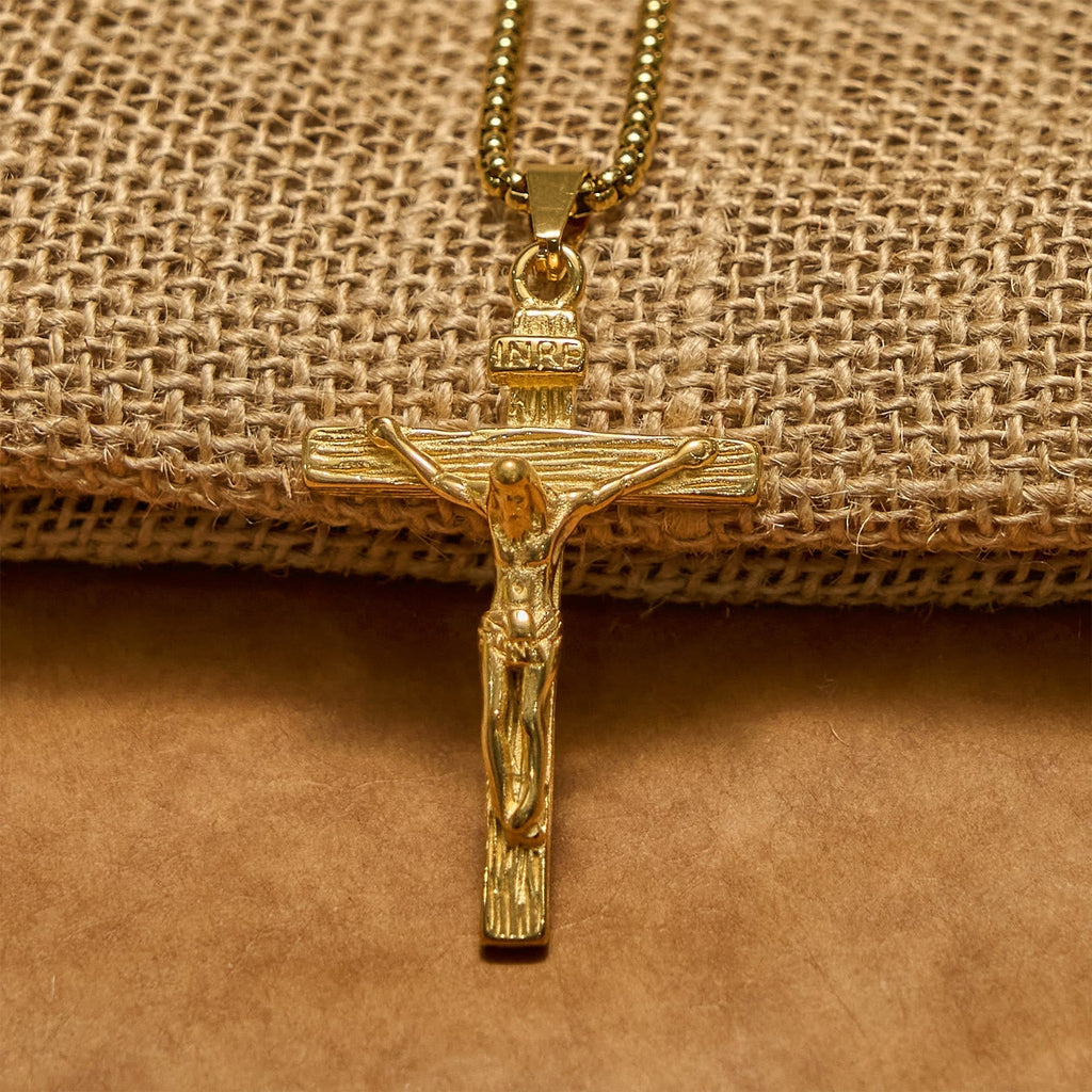 Collar con Dije Crucifijo en 3 Colores: Amuleto Divino de Fe