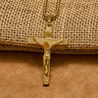 Collar con Dije Crucifijo en 3 Colores: Amuleto Divino de Fe