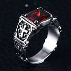 Anillo de Pareja con Cruz de Gemas Rojas y Negras: Símbolo de Fe y Estilo