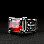 Anillo de Pareja con Cruz de Gemas Rojas y Negras: Símbolo de Fe y Estilo