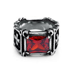Anillo de Pareja con Cruz de Gemas Rojas y Negras: Símbolo de Fe y Estilo
