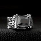 Anillo de Pareja con Cruz de Gemas Rojas y Negras: Símbolo de Fe y Estilo