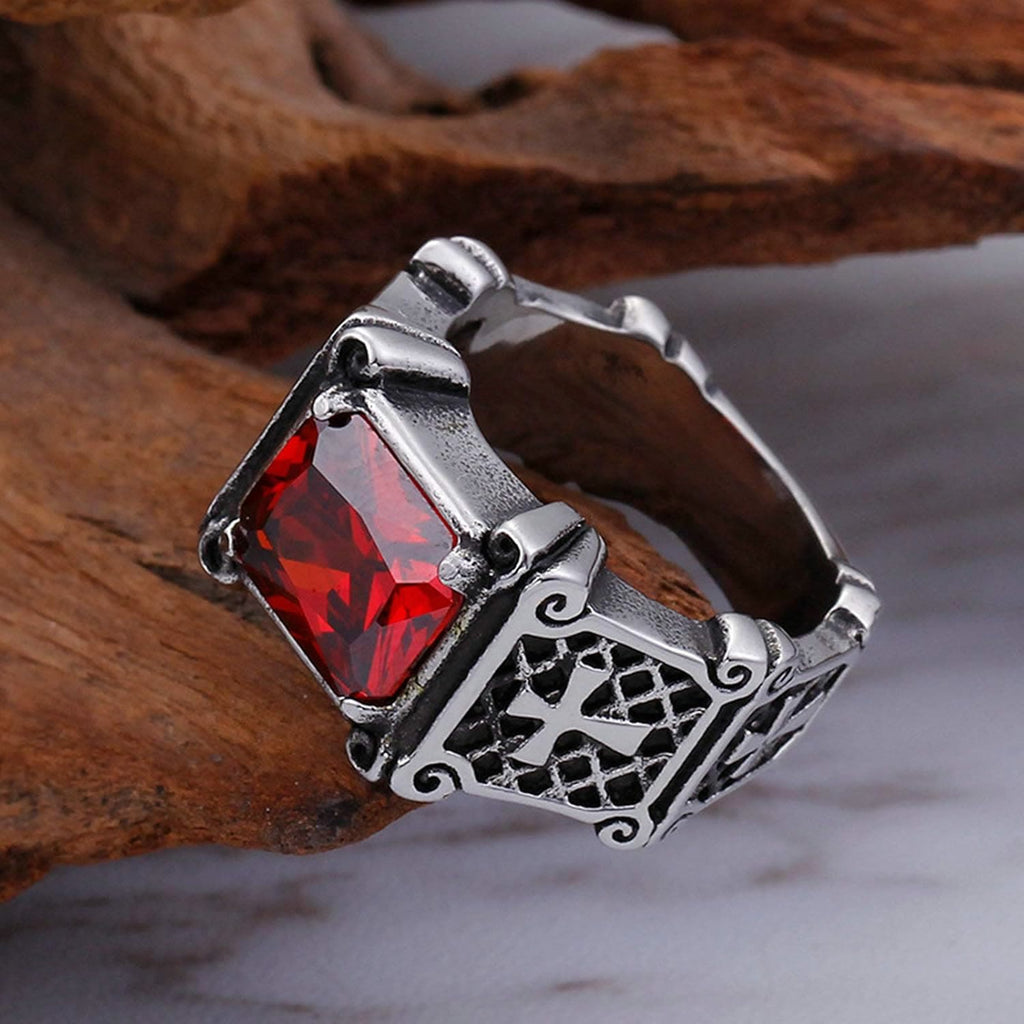 Anillo de Pareja con Cruz de Gemas Rojas y Negras: Símbolo de Fe y Estilo