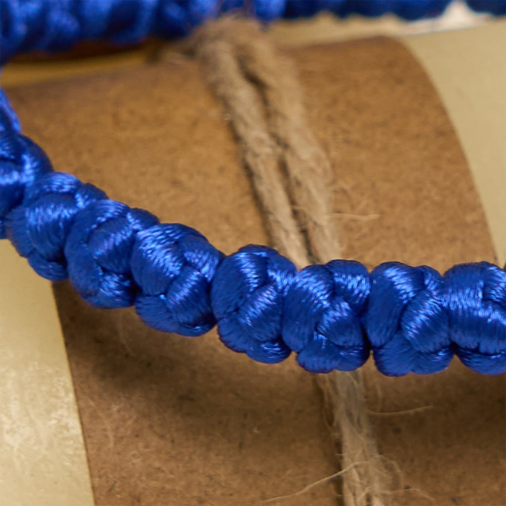 Pulsera de Cordón con Nudo de Cruz Azul y Negro: Señal de Fe