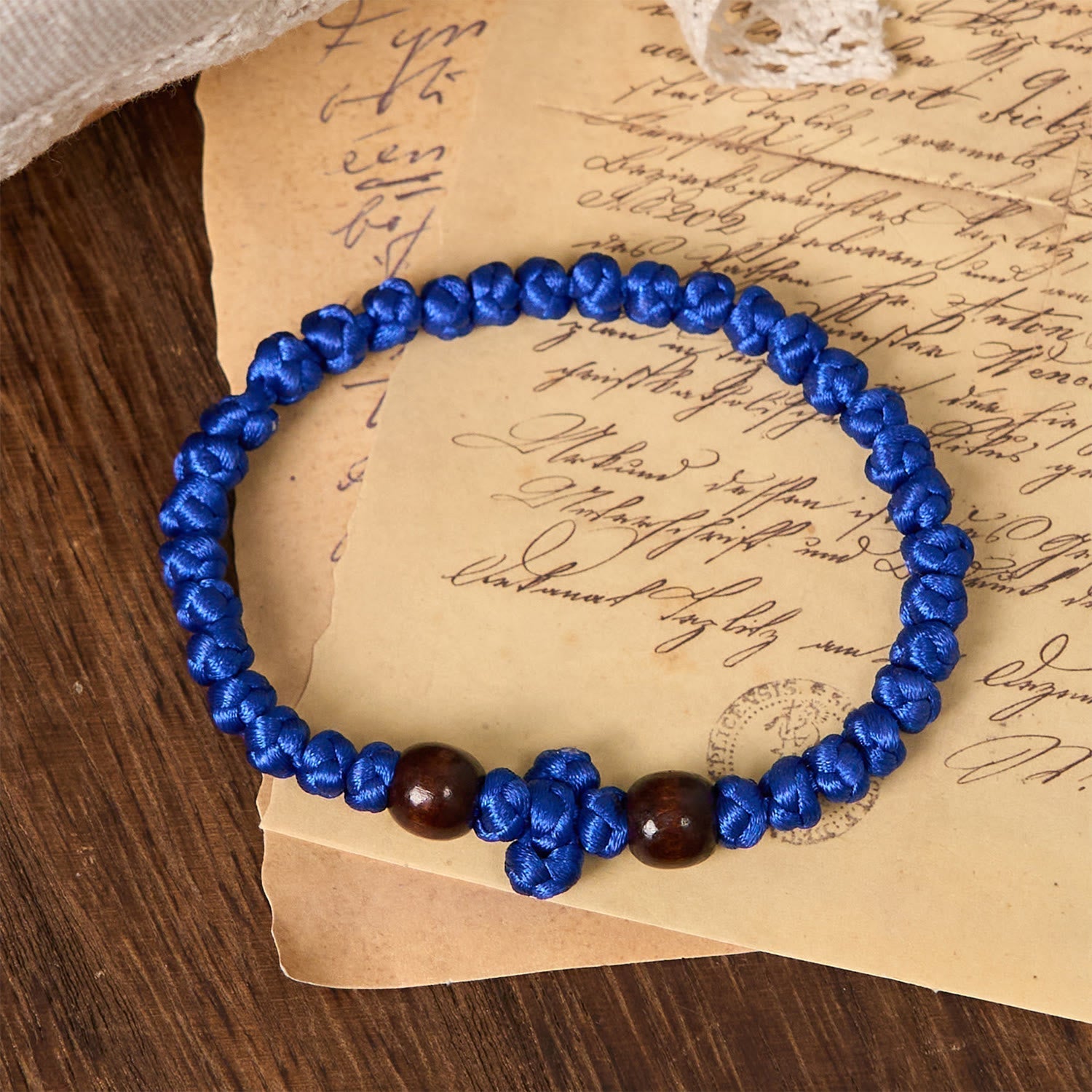 Pulsera de Cordón con Nudo de Cruz Azul y Negro: Señal de Fe