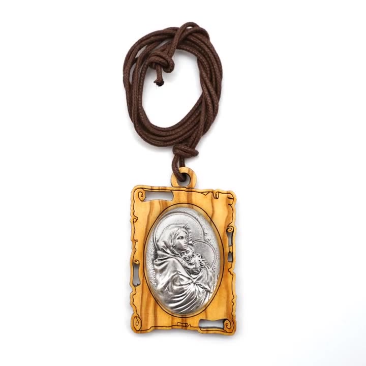 Collar con Dije de la Virgen María en Madera de Olivo y Metal: Recuerdo Devocional Eterno