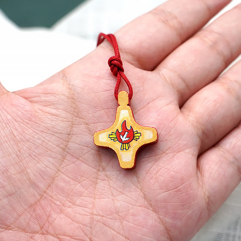 Collar con Dije de Cruz de Madera del Espíritu Santo y Medalla Esmaltada Roja