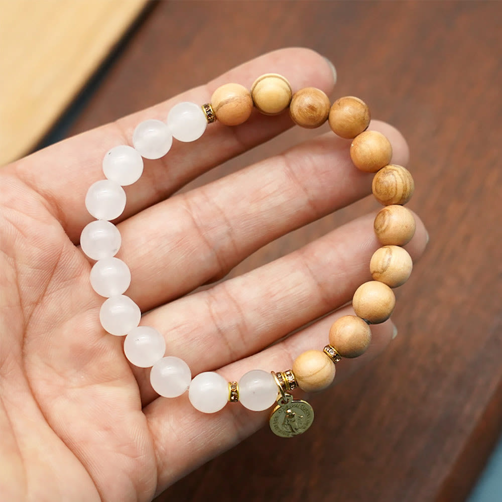 Pulseras de Cuentas de Ágata Roja y Calcedonia Blanca con Dije de la Virgen: Señal de Devoción