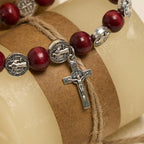 Pulsera Vintage de Cuentas Rojas con Dije de San Benito: Símbolo Preciado de Guía Santa