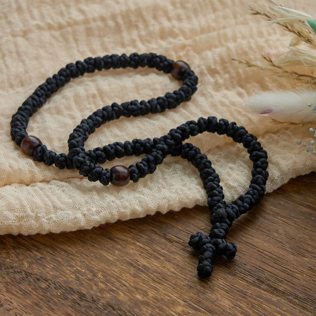 Collar de Cordón Azul y Negro con Cruz y 100 Nudos de Bendición: Símbolo de Bendición Santa