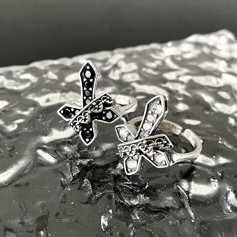 Anillo Moderno con Cruz y Corona Regia en 2 Colores: Fusión de Fe y Realeza