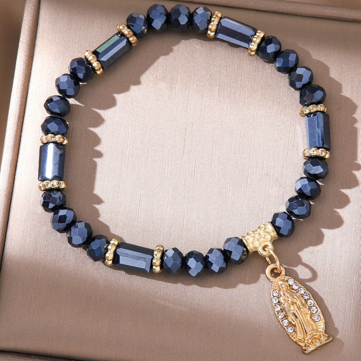 Pulsera Romántica de Cristal Transparente Multicolor con Medalla Milagrosa Dorada