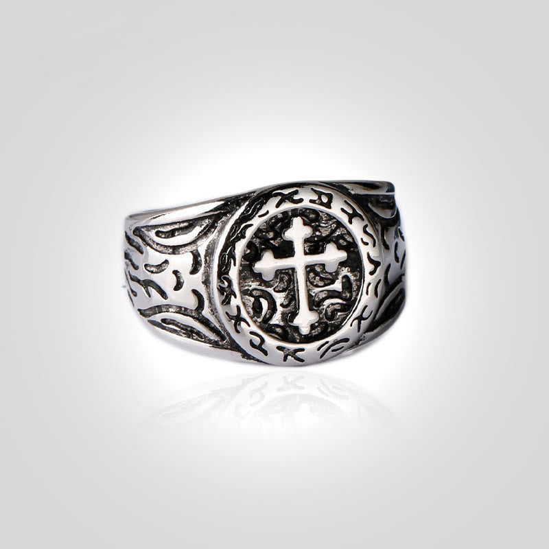 Anillo Clásico de Plata con Cruz de Patrones Ornamentados: Reliquia de Fe Hecha a Mano