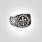 Anillo Clásico de Plata con Cruz de Patrones Ornamentados: Reliquia de Fe Hecha a Mano