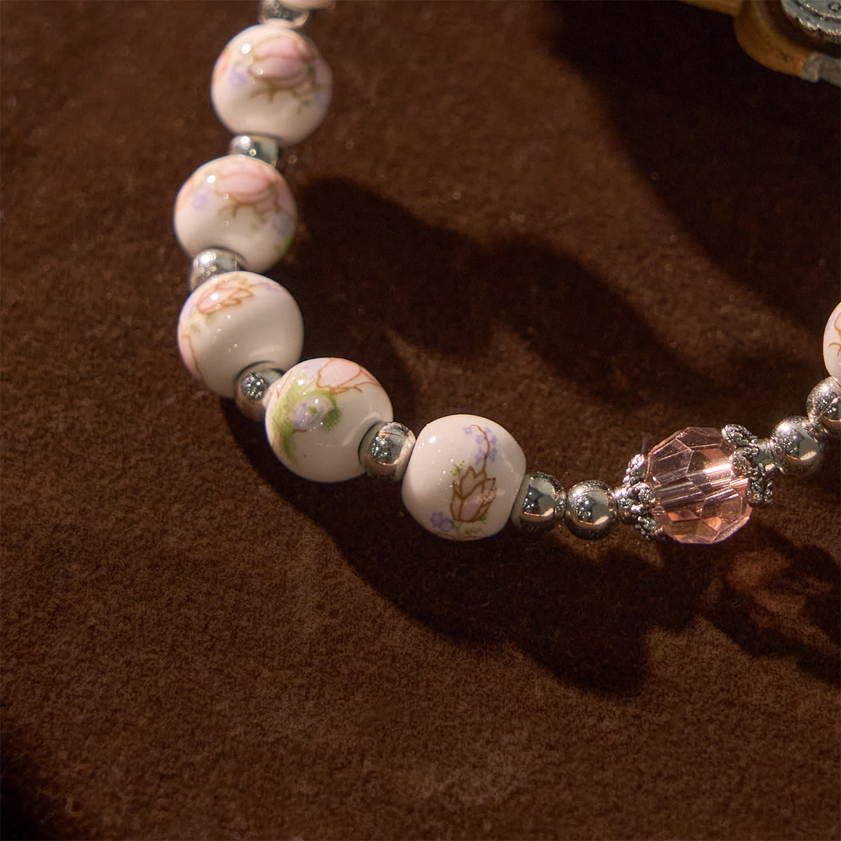 Pulsera Elástica de Cerámica Floral Multicolor con Medalla Milagrosa y Crucifijo
