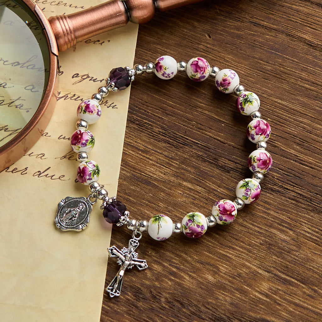 Pulsera Elástica de Cerámica Floral Multicolor con Medalla Milagrosa y Crucifijo