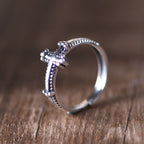 Anillo Minimalista de Plata 925 con Cruz y Patrones de Cordón: Símbolo Duradero de Vínculo Espiritual