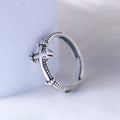 Anillo Minimalista de Plata 925 con Cruz y Patrones de Cordón: Símbolo Duradero de Vínculo Espiritual