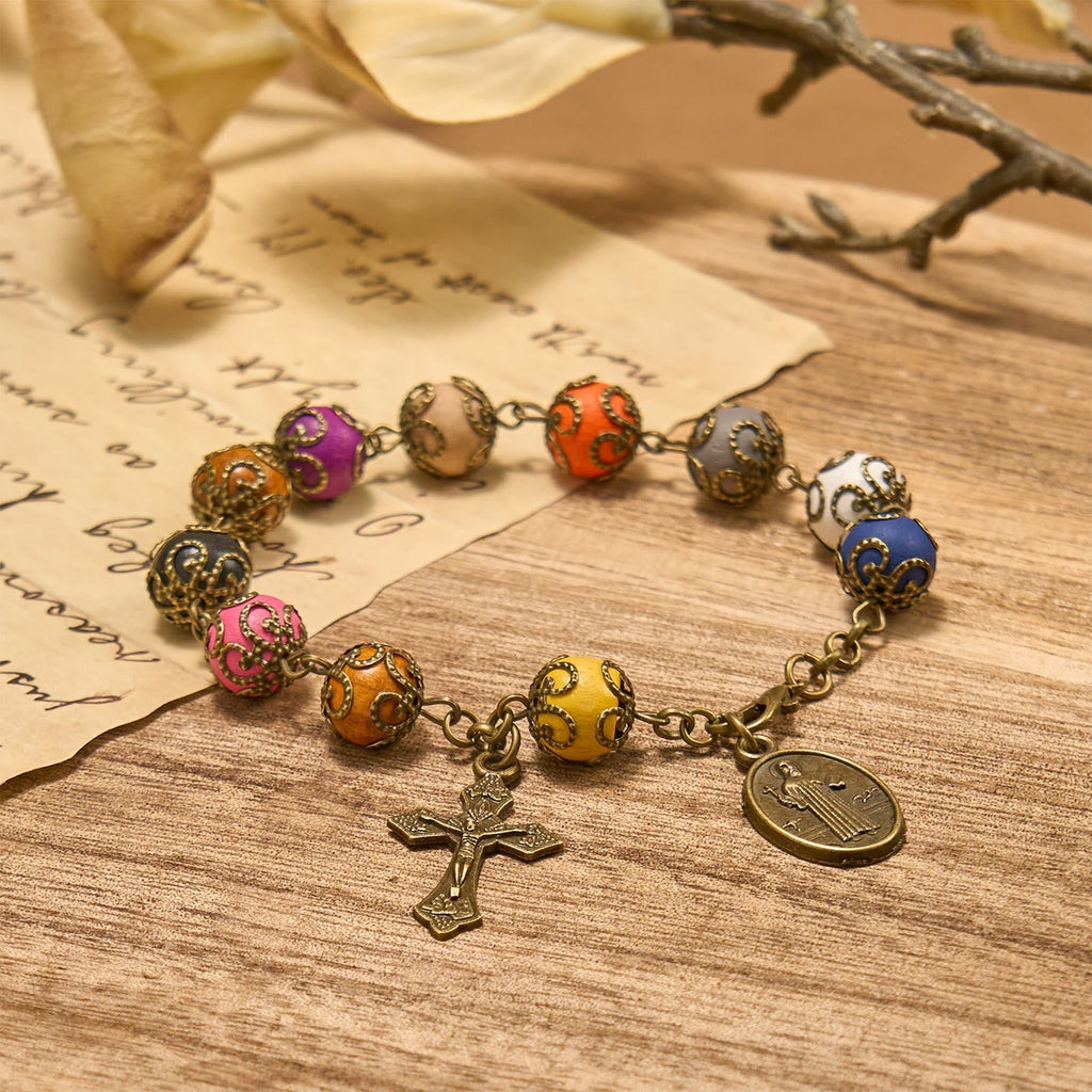 Pulsera Vintage de Cuentas de Colores con San Benito y Crucifijo en Bronce: Confianza en lo Divino