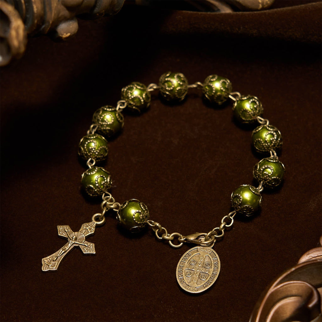 Pulsera de Cuentas Verdigris Mate con Medalla de San Benito de Bronce y Crucifijo