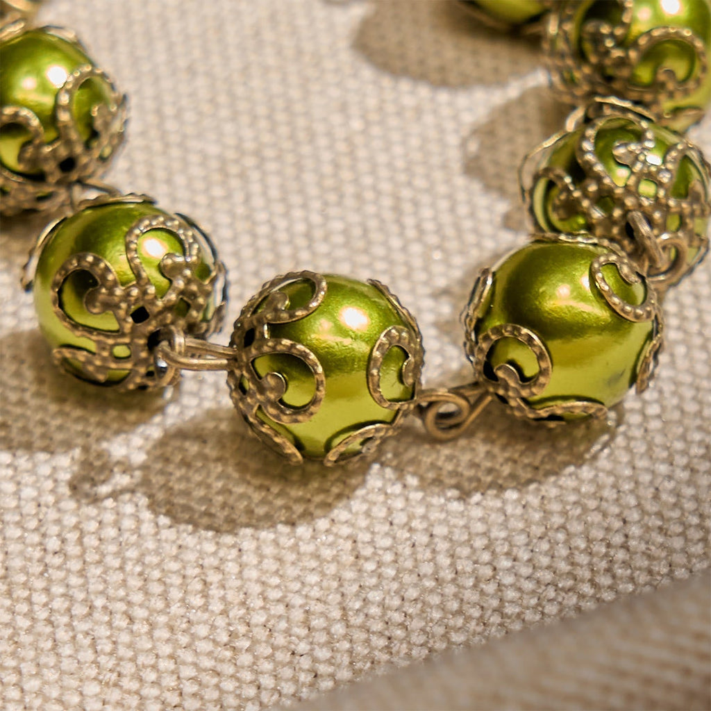 Pulsera de Cuentas Verdigris Mate con Medalla de San Benito de Bronce y Crucifijo