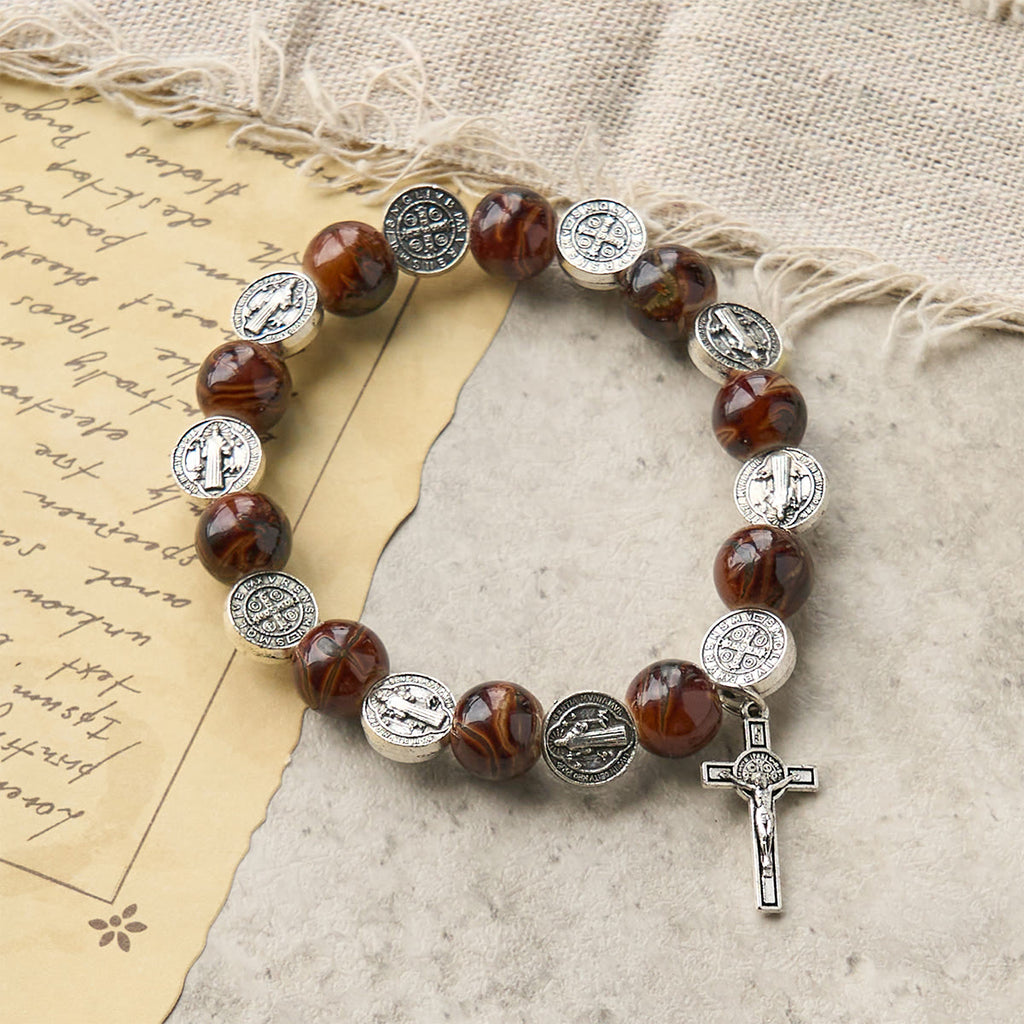 Pulsera Tricolor de Cuentas con Medalla de Plata de San Benito y Crucifijo: Arte de Fe Divina